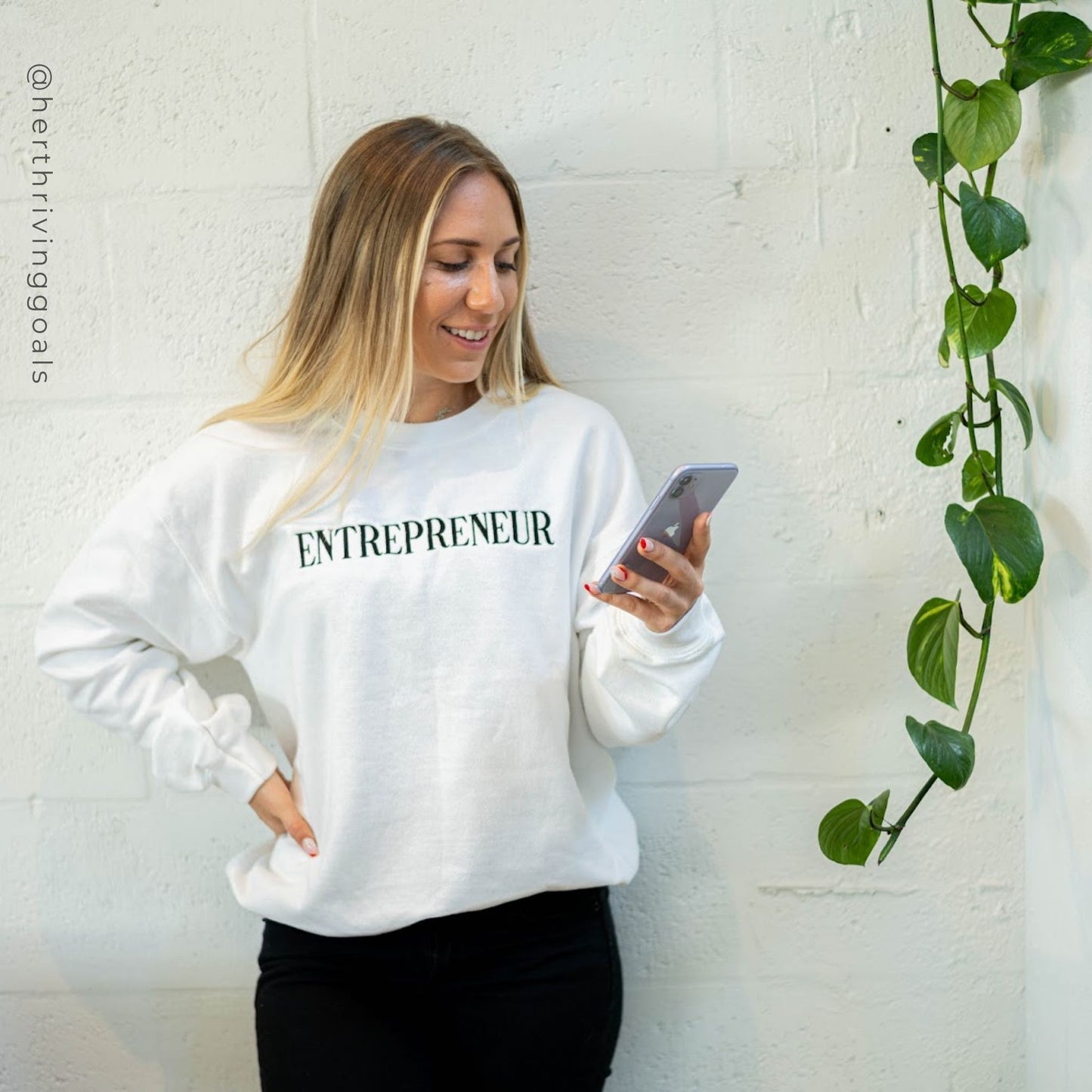 ENTREPRENEUR EMBROIDERED SWEATSHIRT - WHITE