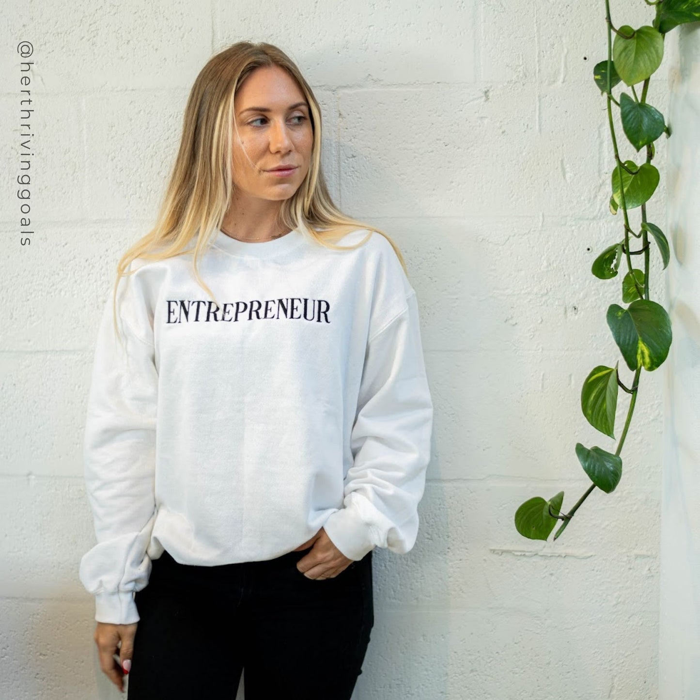 ENTREPRENEUR EMBROIDERED SWEATSHIRT - WHITE